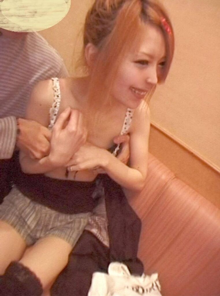 FC2-PPV-4028443 【生ドル・未修正】超スレンダーちっぱい若妻に生挿入2連発!!美脚に大量レーザー発射で食レポ有り!!癒し系ご奉仕妻にギャップ萌え!!未公開含むオリジナル版!!